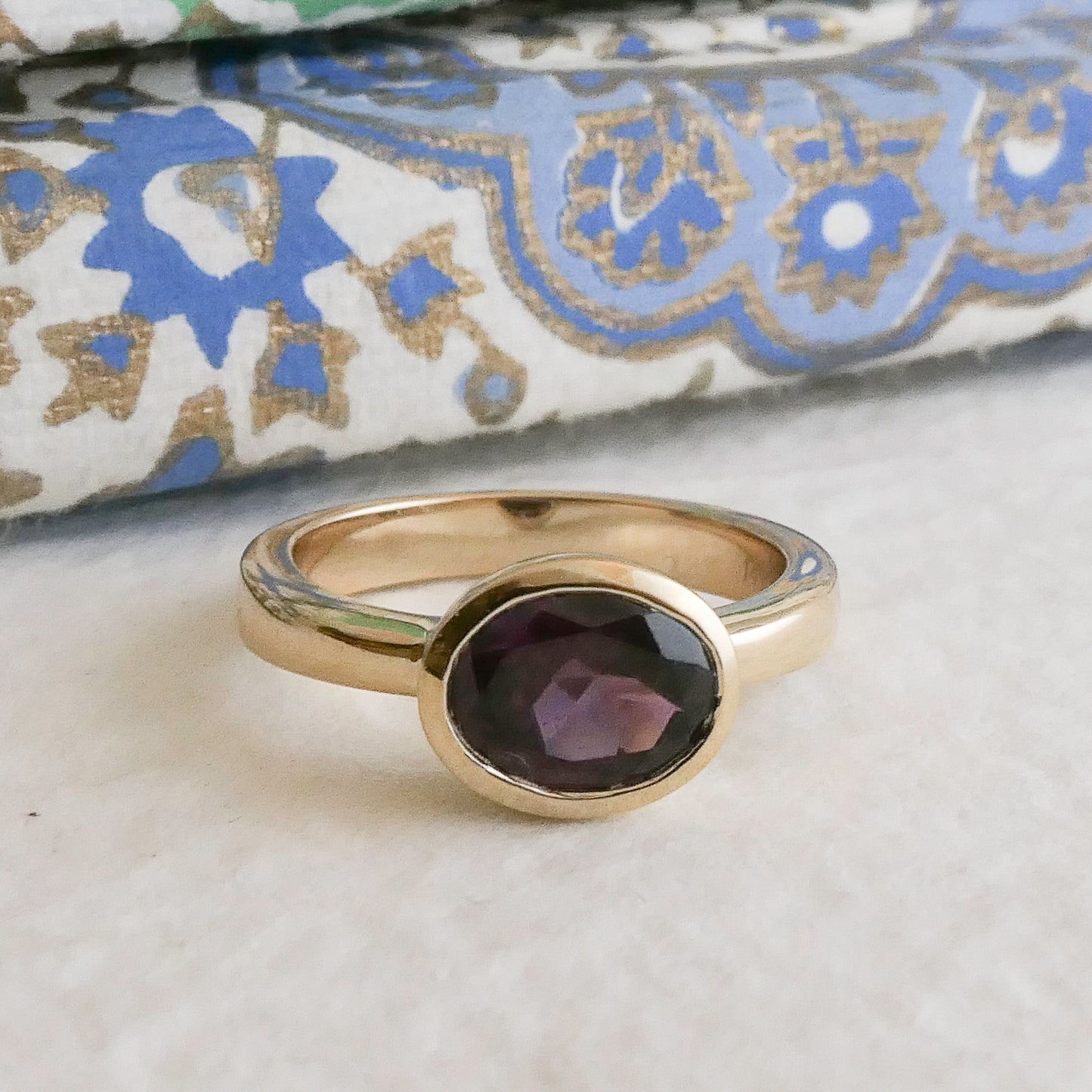 8.5 x 6.5 mm Oval cut Garnet 14kt Gold Ring Size 7