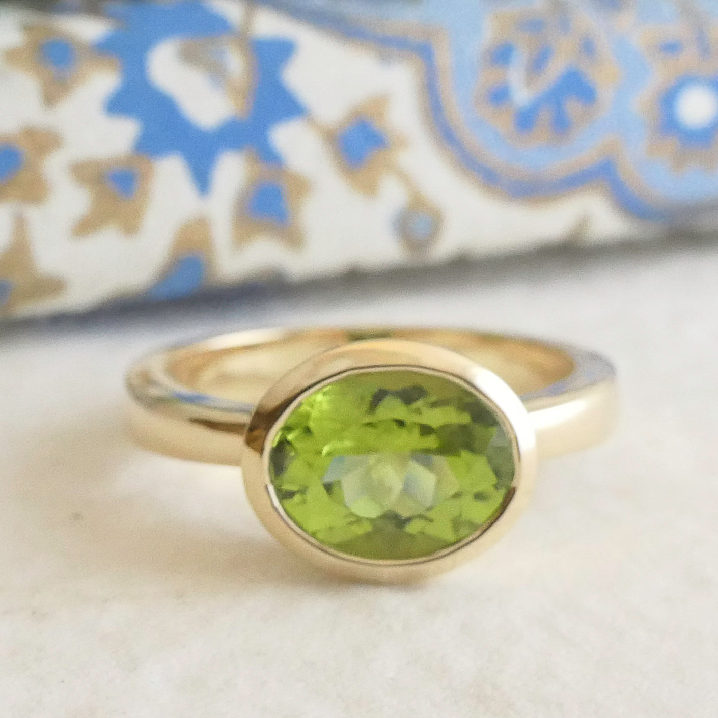 7.7x9.2mm Oval cut Peridot 14kt Gold Ring Size 7