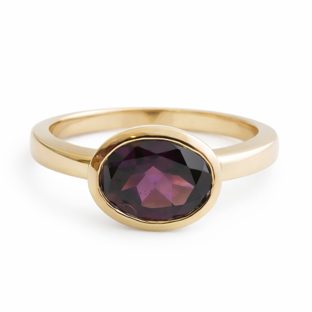 8.5 x 6.5 mm Oval cut Garnet 14kt Gold Ring Size 7