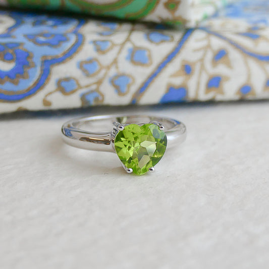 8mm Heart Peridot Silver Ring