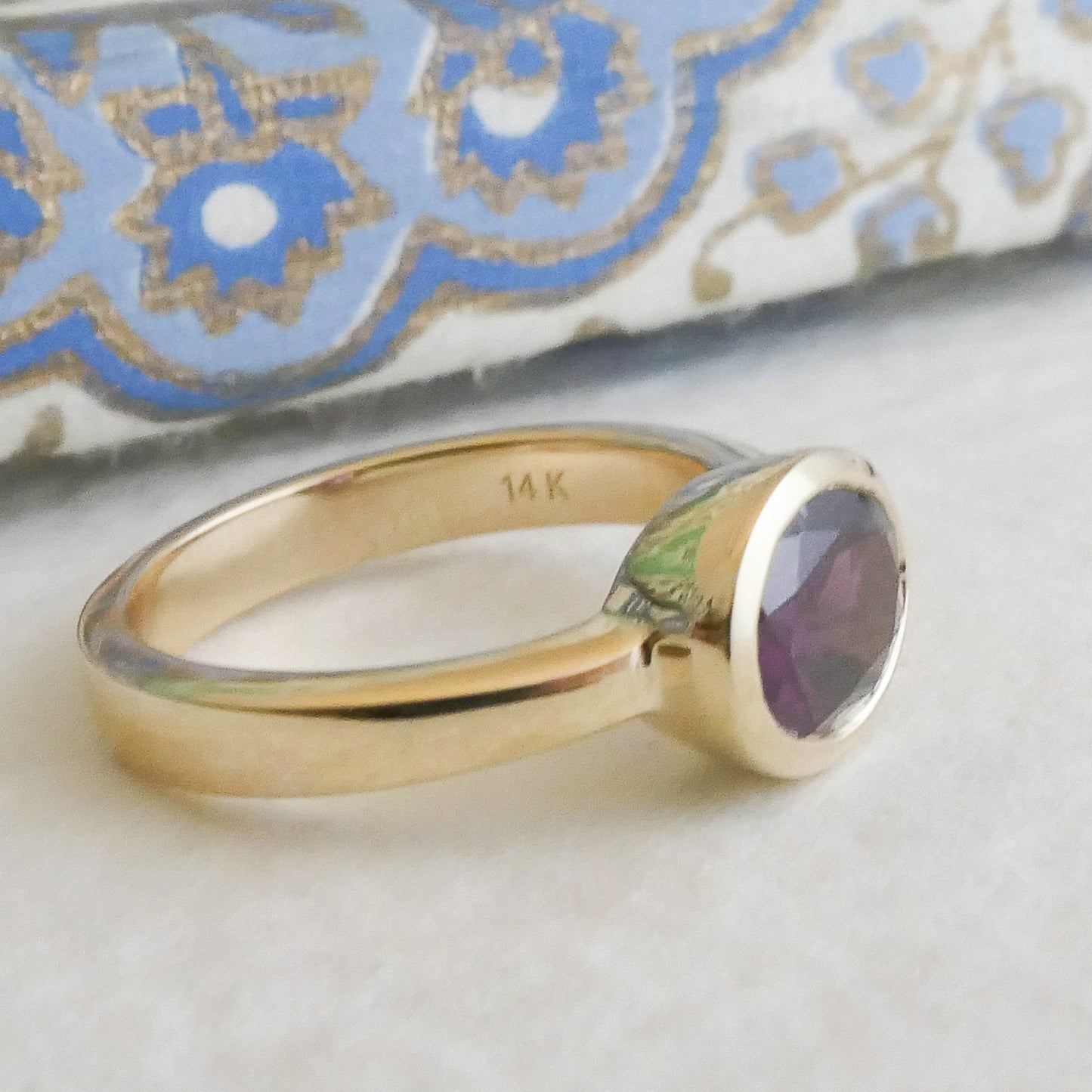 8.5 x 6.5 mm Oval cut Garnet 14kt Gold Ring Size 7