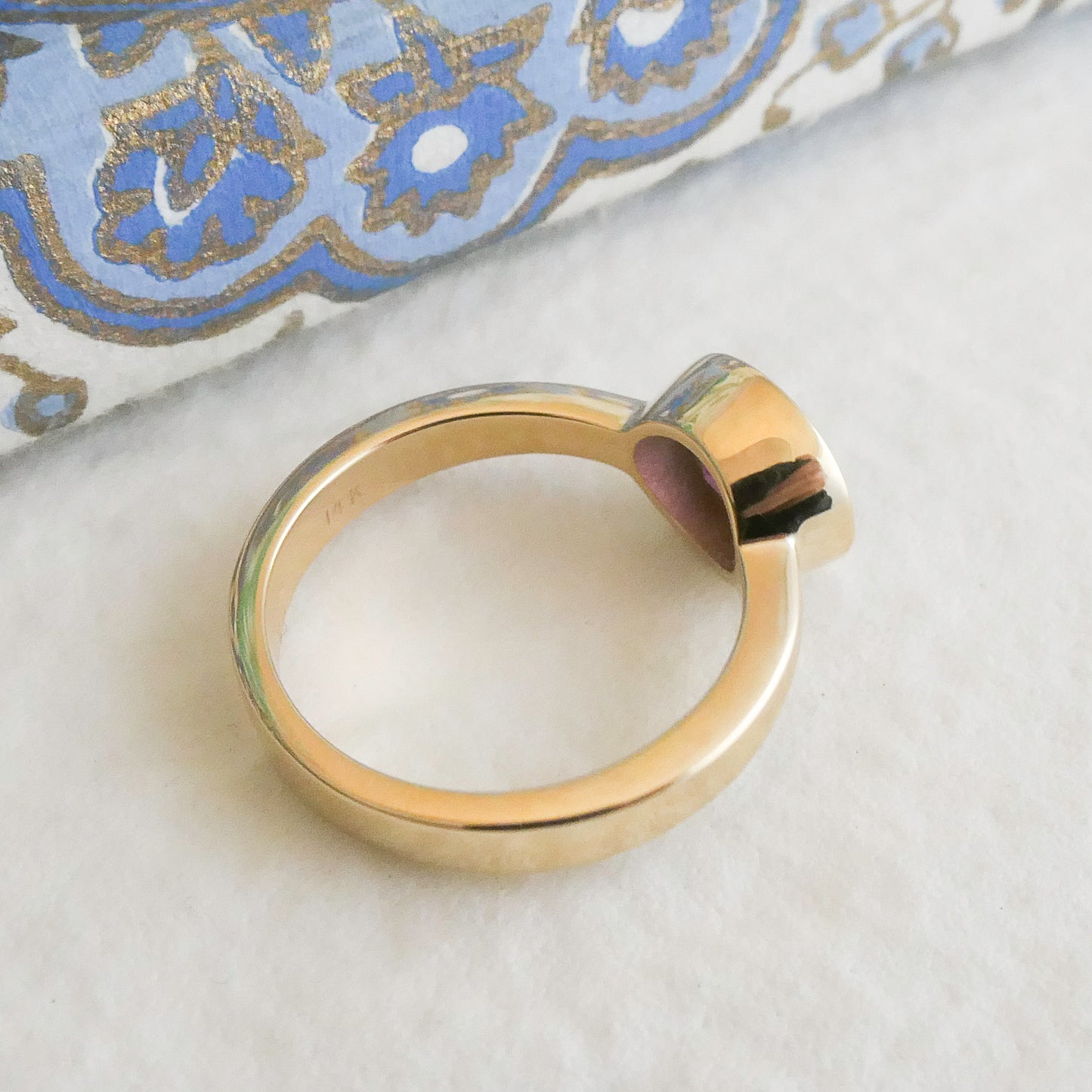 8.5 x 6.5 mm Oval cut Garnet 14kt Gold Ring Size 7