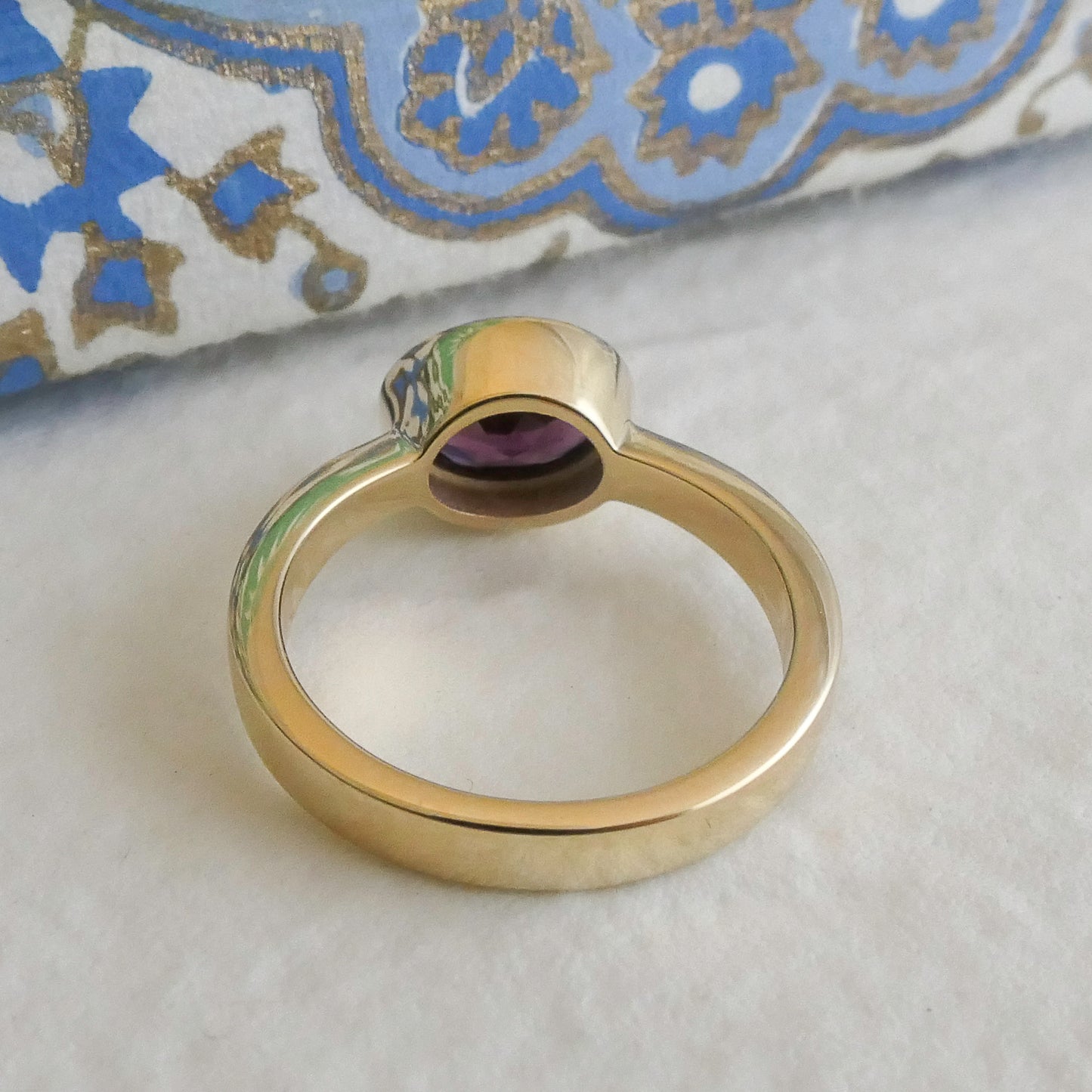 8.5 x 6.5 mm Oval cut Garnet 14kt Gold Ring Size 7