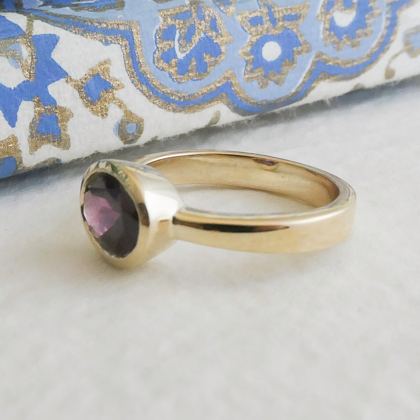 8.5 x 6.5 mm Oval cut Garnet 14kt Gold Ring Size 7