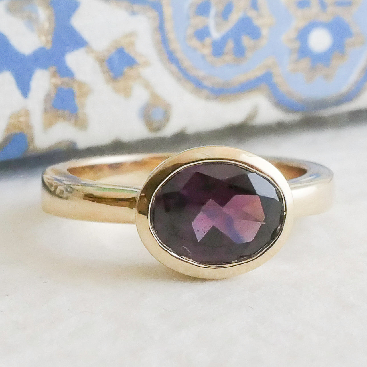 8.5 x 6.5 mm Oval cut Garnet 14kt Gold Ring Size 7