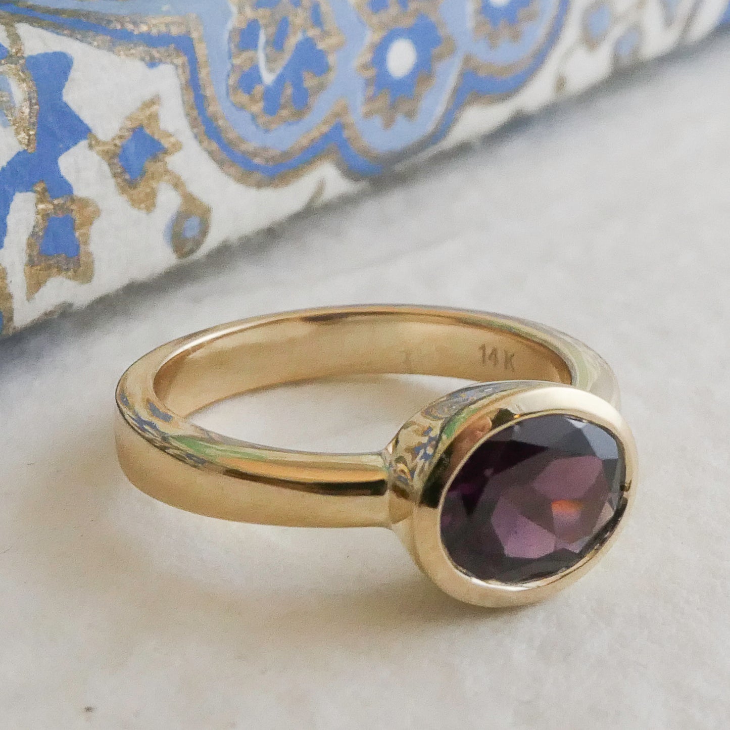 8.5 x 6.5 mm Oval cut Garnet 14kt Gold Ring Size 7