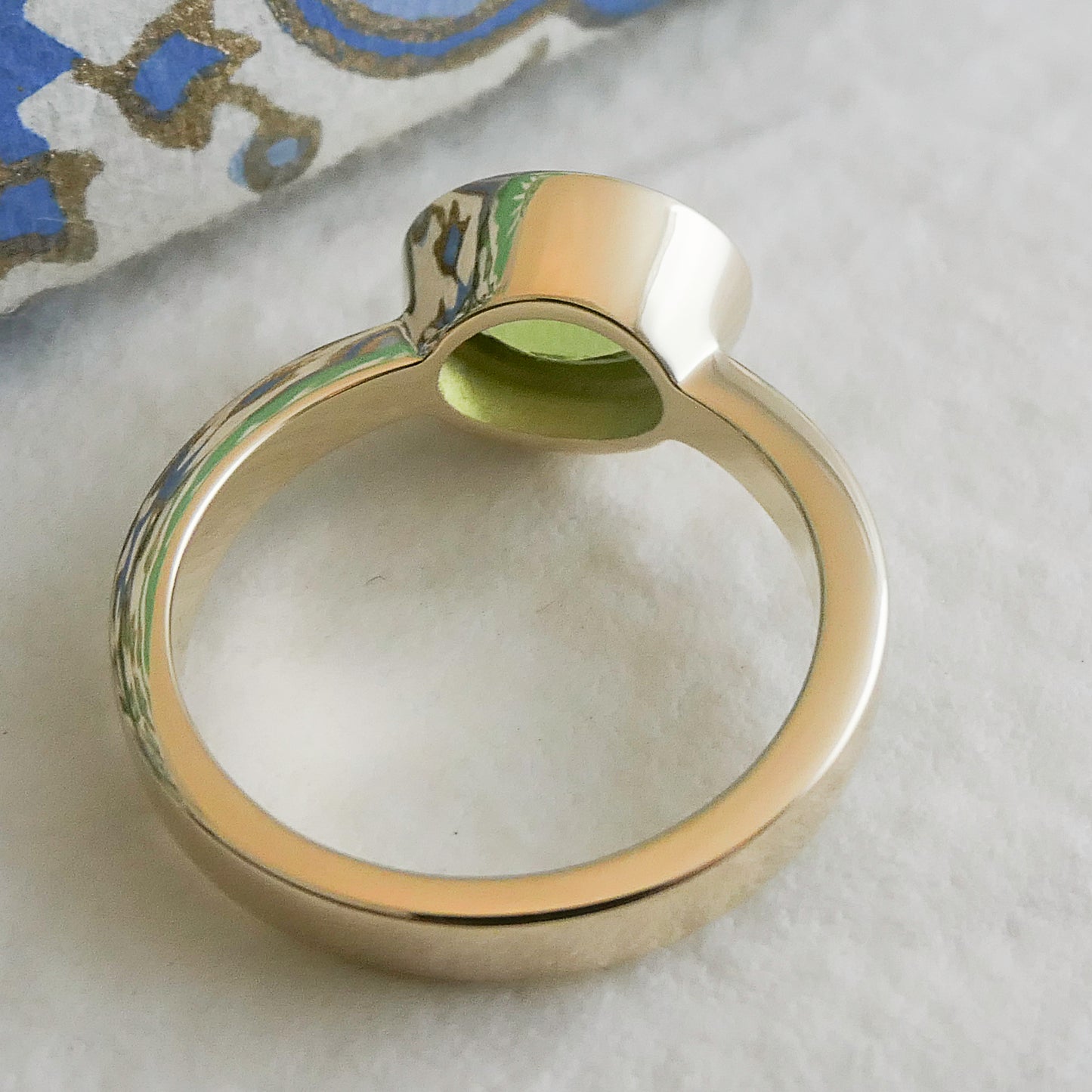 7.7x9.2mm Oval cut Peridot 14kt Gold Ring Size 7