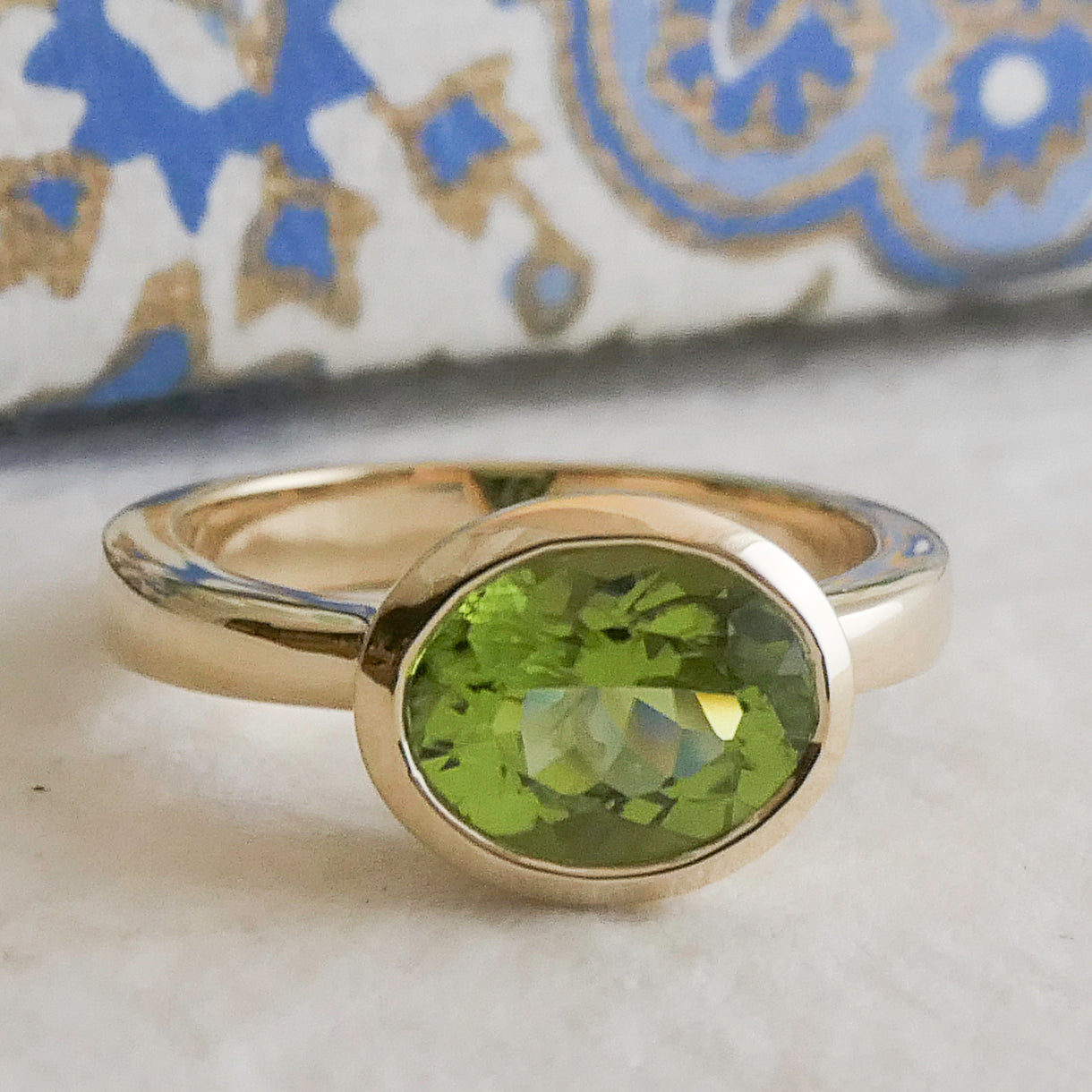 7.7x9.2mm Oval cut Peridot 14kt Gold Ring Size 7