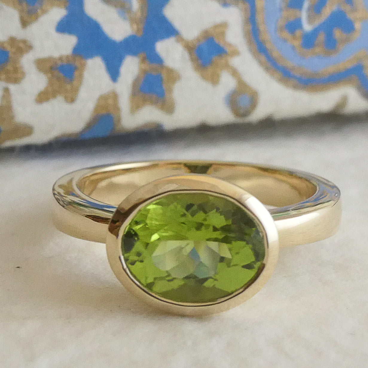 7.7x9.2mm Oval cut Peridot 14kt Gold Ring Size 7