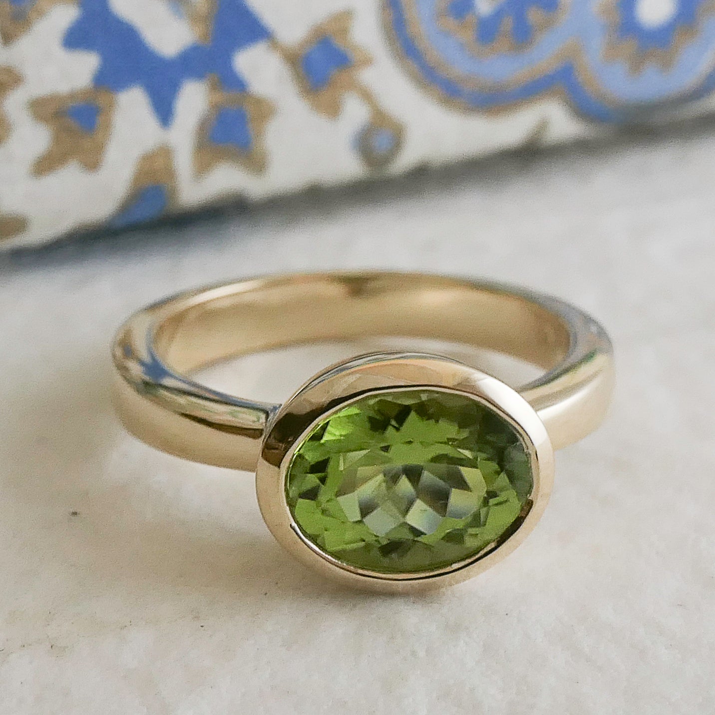 7.7x9.2mm Oval cut Peridot 14kt Gold Ring Size 7