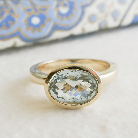 7x10mm Oval cut Aquamarine 14kt Gold Ring - Size 7