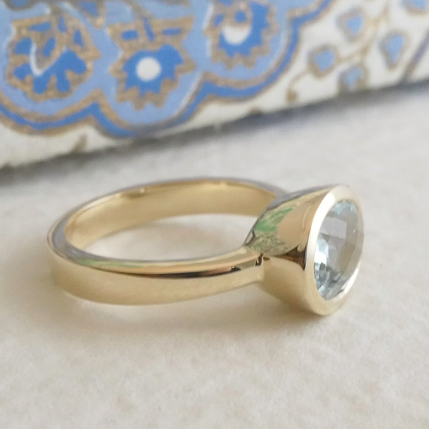 7x10mm Oval cut Aquamarine 14kt Gold Ring - Size 7