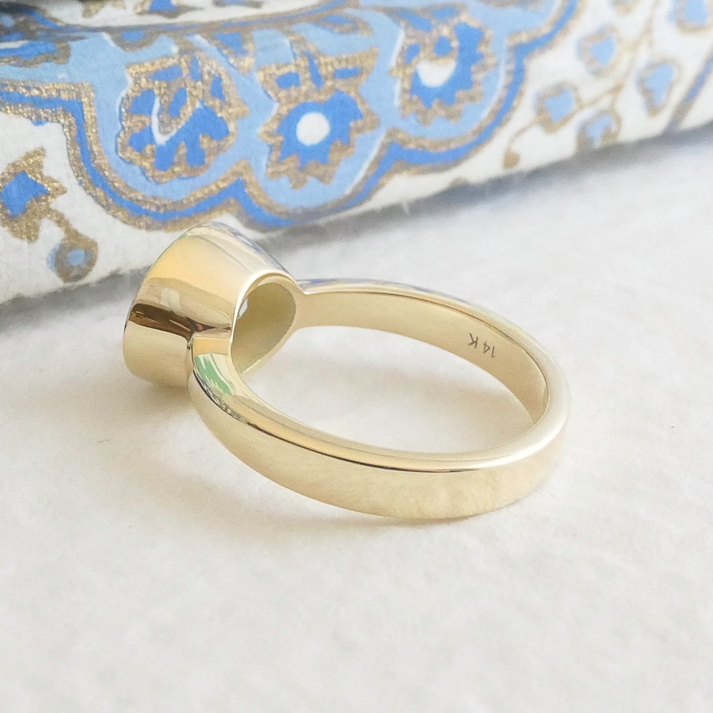 7x10mm Oval cut Aquamarine 14kt Gold Ring - Size 7