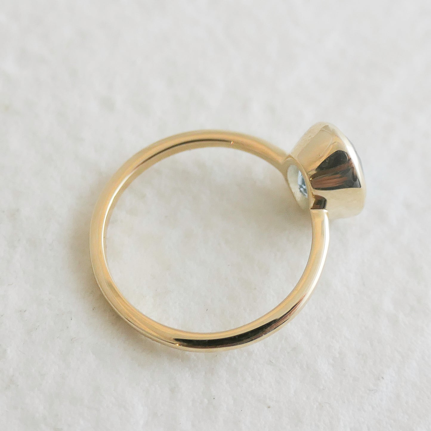 Oval Aquamarine 14kt Gold Ring - Size 6