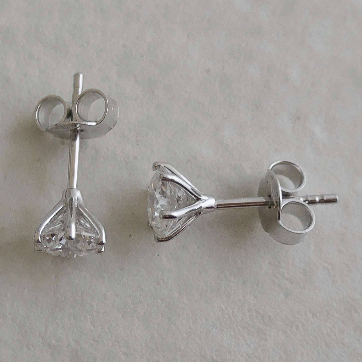 1 Carat Lab Grown Diamond Stud Earrings – D/VVS1 – 14K White Gold – IGI Report